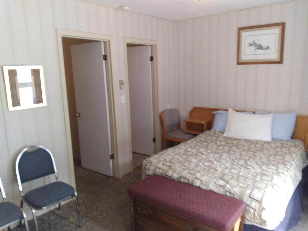 Appletree Inn Radium Hot Springs Ngoại thất bức ảnh