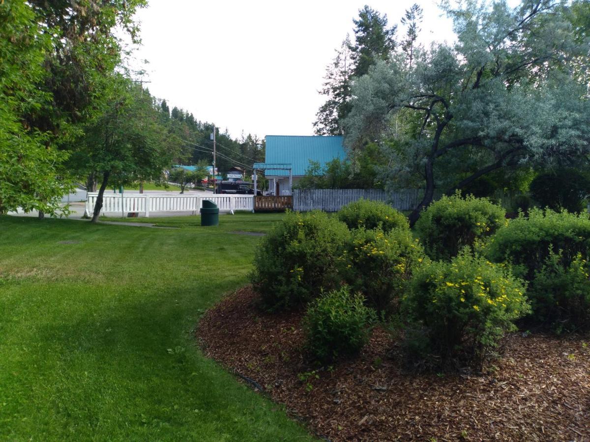 Appletree Inn Radium Hot Springs Ngoại thất bức ảnh
