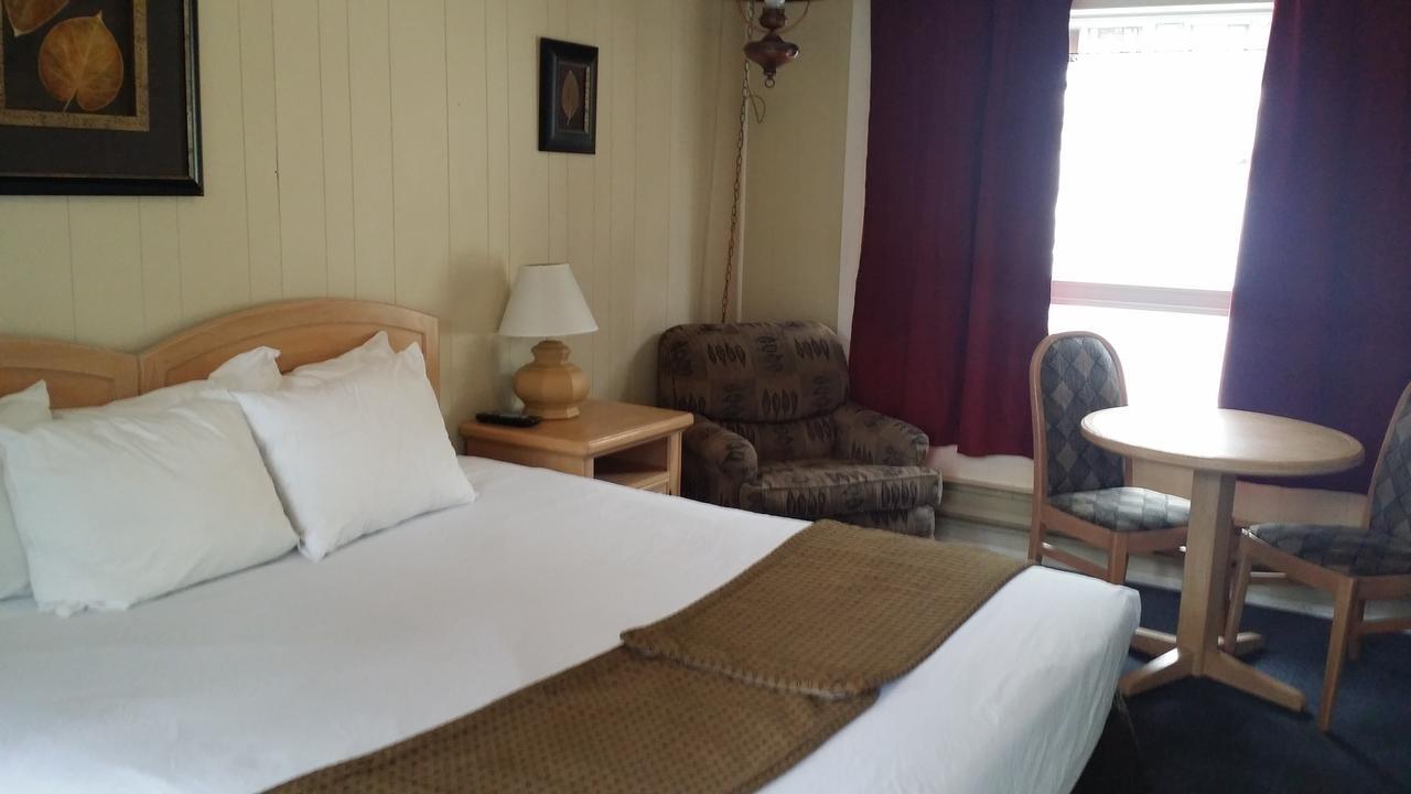 Appletree Inn Radium Hot Springs Ngoại thất bức ảnh