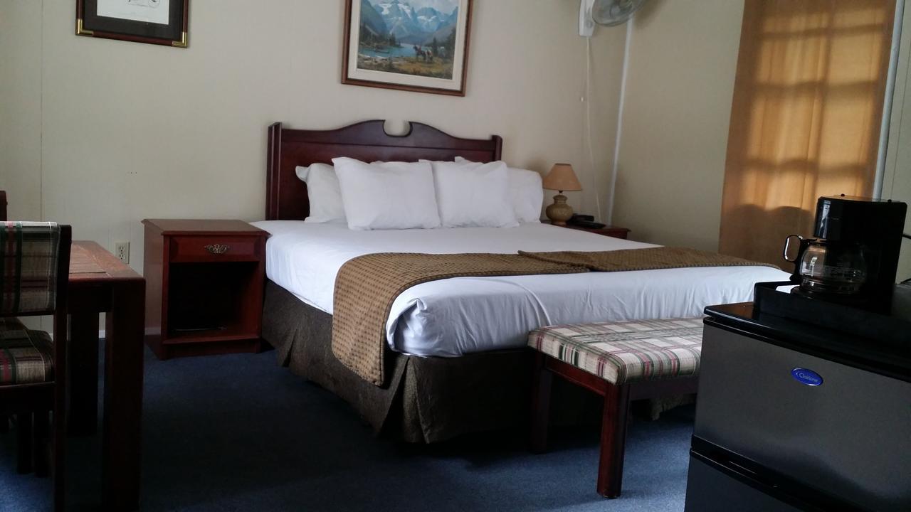 Appletree Inn Radium Hot Springs Ngoại thất bức ảnh